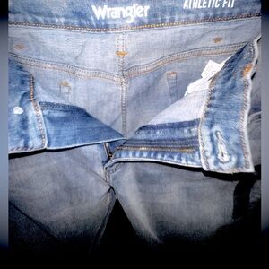 New men’s wrangler jeans with sticker tag never worn 38/32